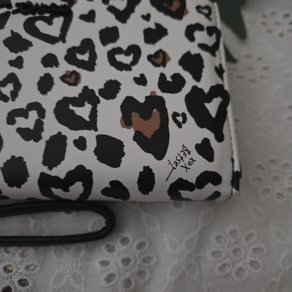 Betsey Johnson Black and White Heart Print Wallet - Picture 4 of 6
